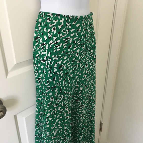 FOREVER 21 Print long Green-White Skirt. Size L - Picture 2 of 4